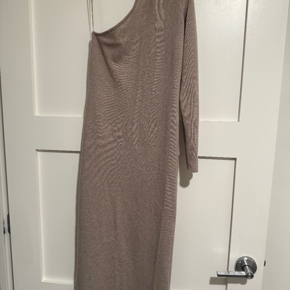 One shoulder cashmere dress - Picture 1 of 3